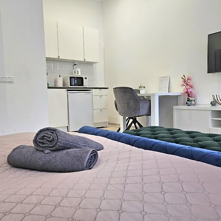 Designer Downtown Gem Apartment Budapest Exterior photo