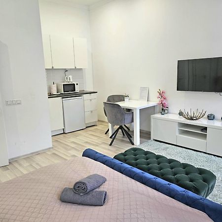 Designer Downtown Gem Apartment Budapest Exterior photo