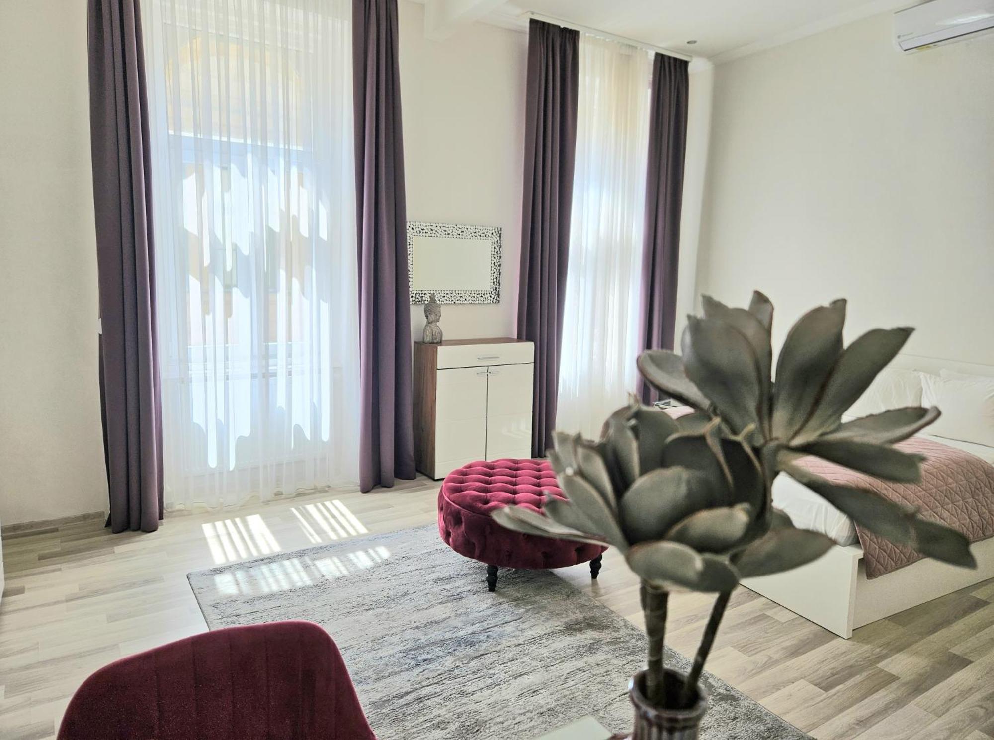 Designer Downtown Gem Apartment Budapest Exterior photo