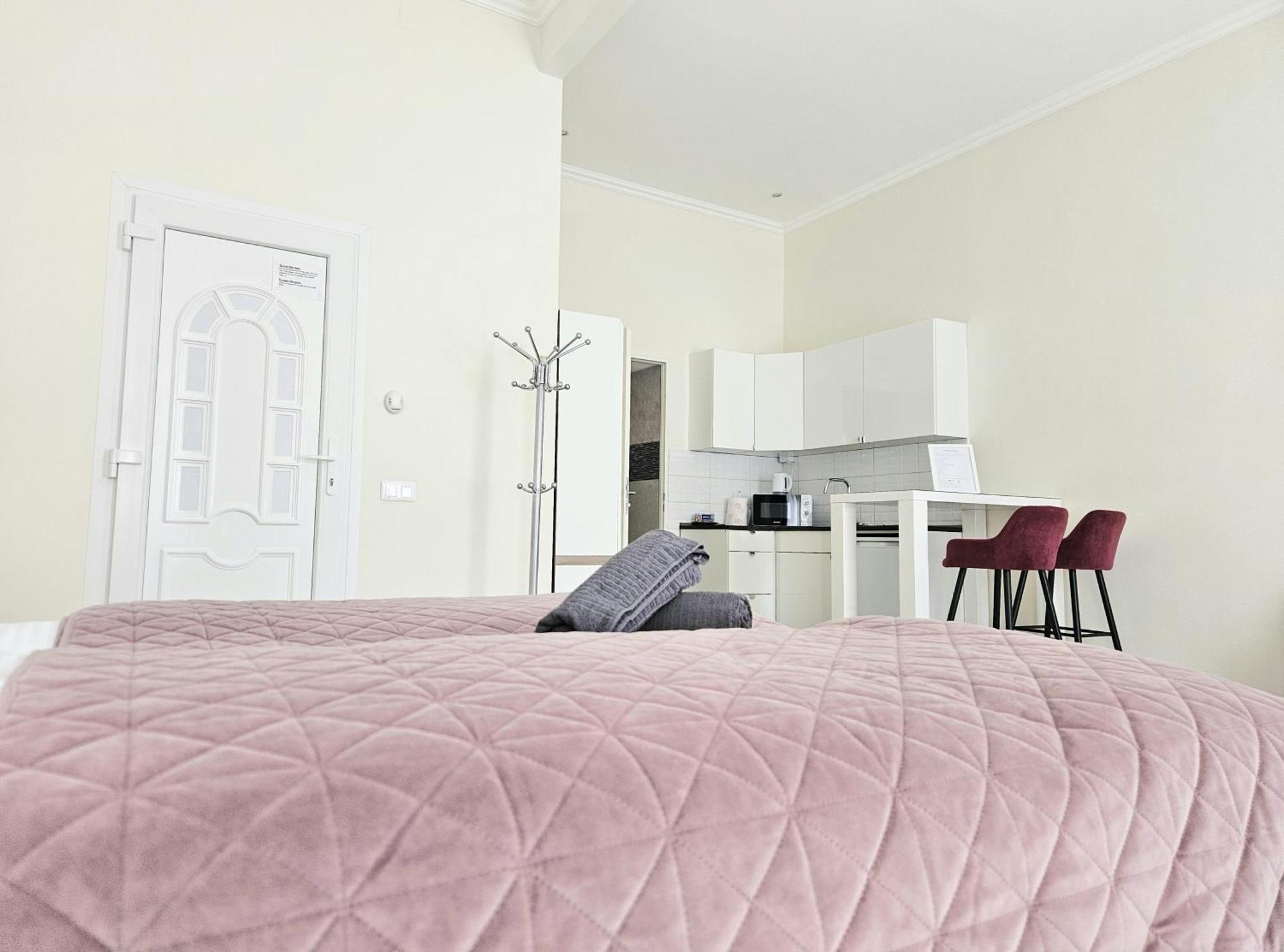 Designer Downtown Gem Apartment Budapest Exterior photo