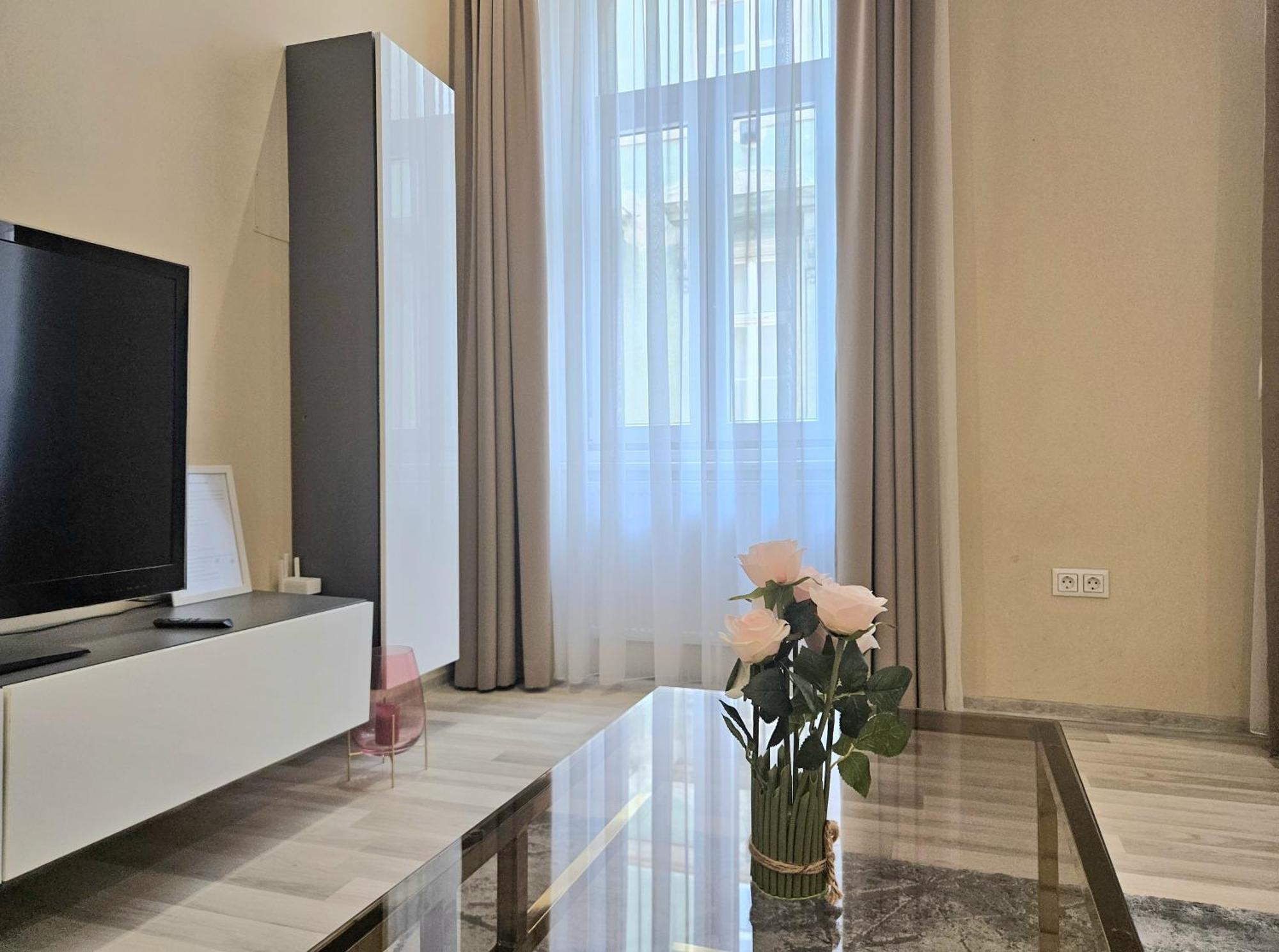 Designer Downtown Gem Apartment Budapest Exterior photo