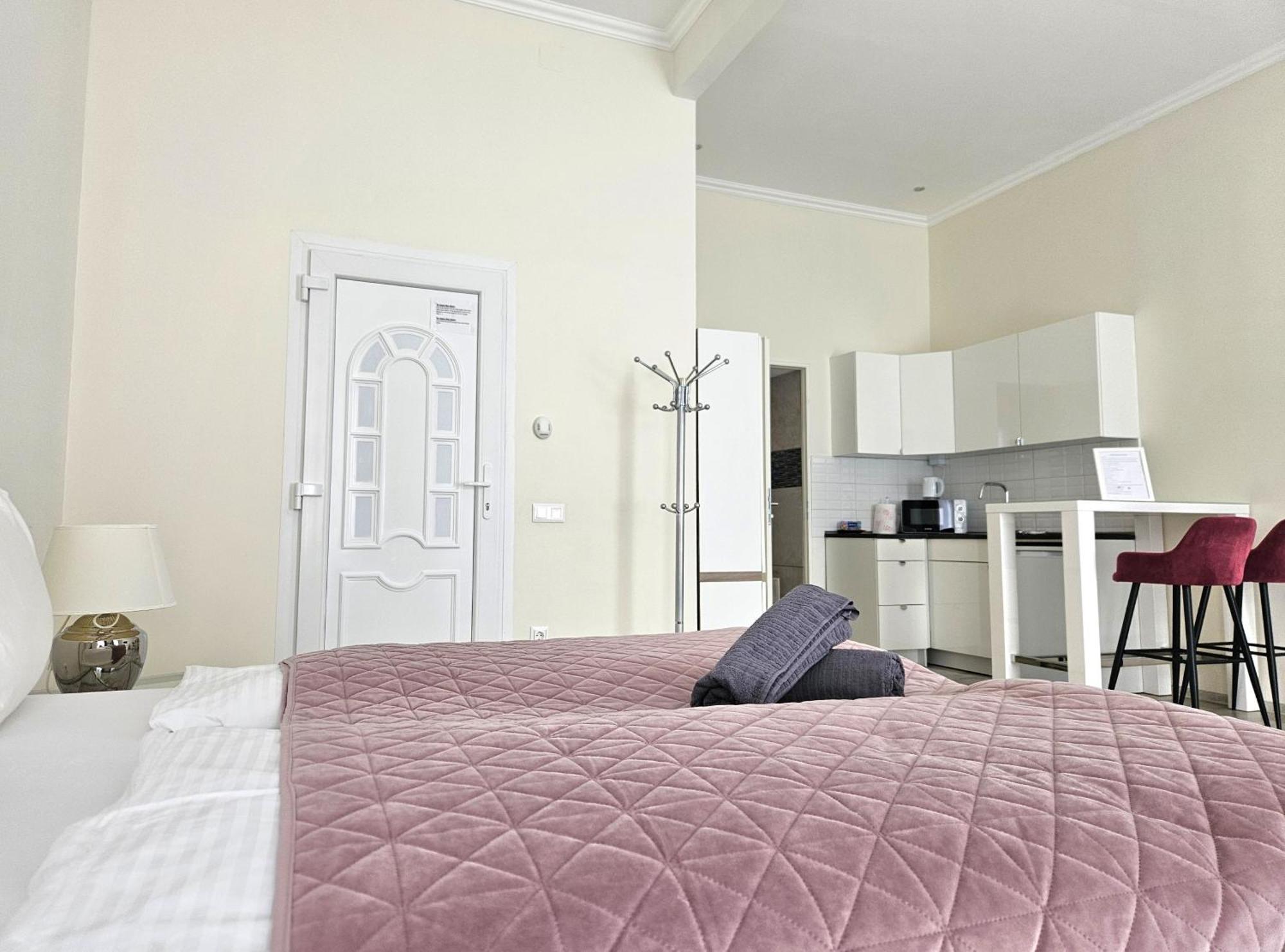 Designer Downtown Gem Apartment Budapest Exterior photo