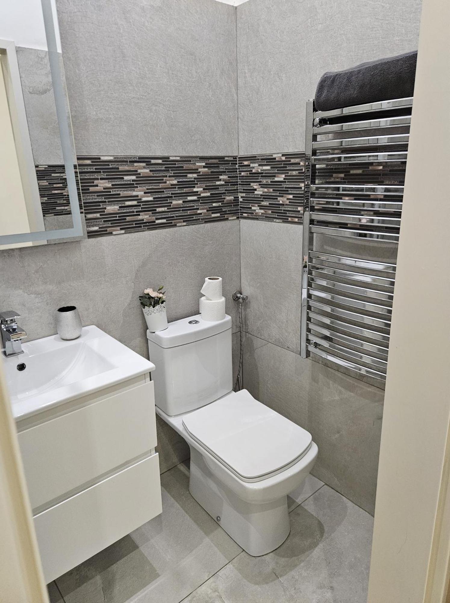 Designer Downtown Gem Apartment Budapest Exterior photo