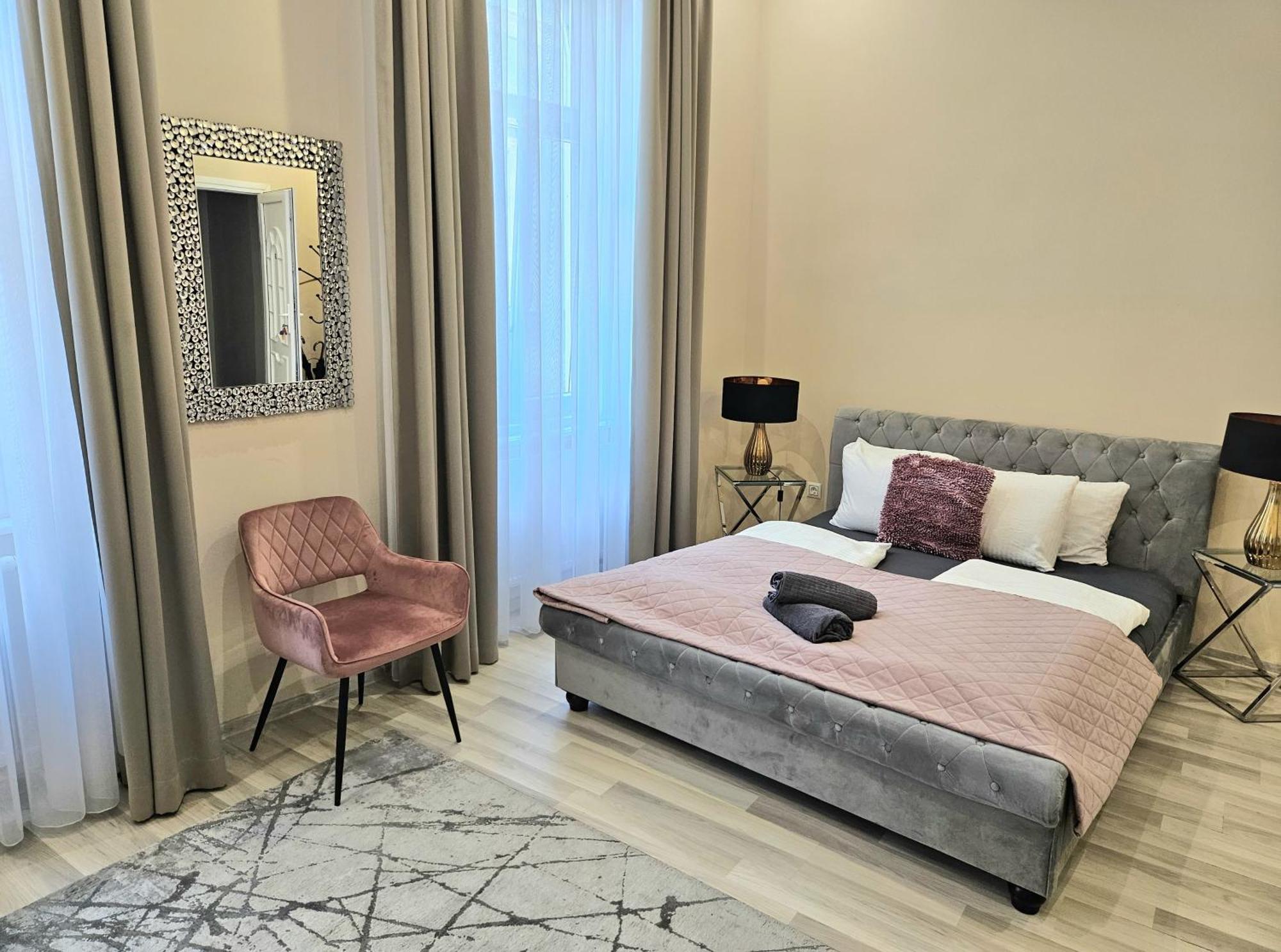 Designer Downtown Gem Apartment Budapest Exterior photo