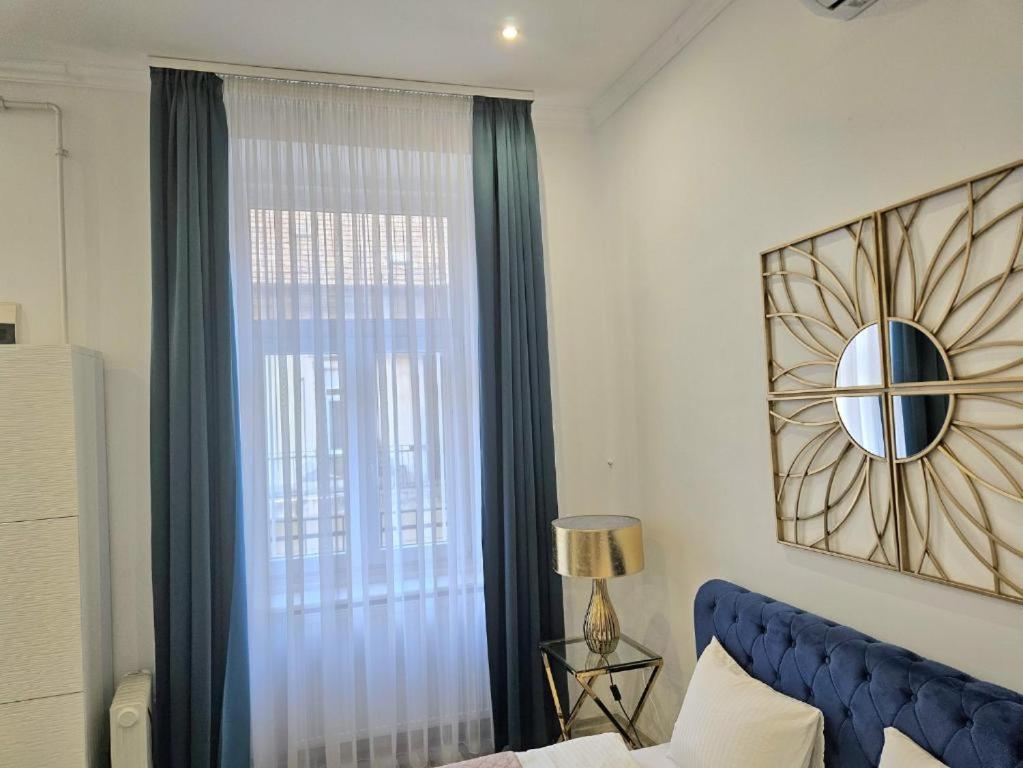 Designer Downtown Gem Apartment Budapest Exterior photo